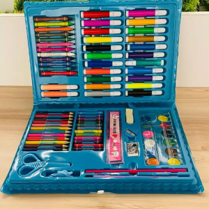 طفل يستخدم 86 لون للاولاد أثناء الرسم والتلوين