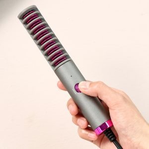 صورة لفرشاة الشعر Enzo Ceramic بتقنية الأيونات مع أسنان سيراميك لتفرد الشعر بسهولة.