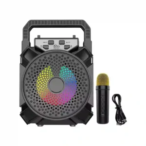 طفل يستخدم مكبر صوت AUX بلوتوث ZR-242S للاستمتاع بالموسيقى