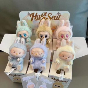 ميدالية لابوبو الأصلية من MINISO بألوان متعددة وفرو ناعم