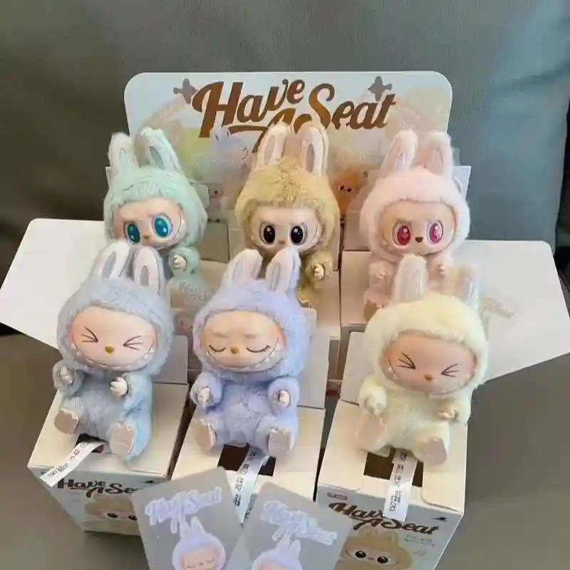 ميدالية لابوبو الأصلية من MINISO بألوان متعددة وفرو ناعم