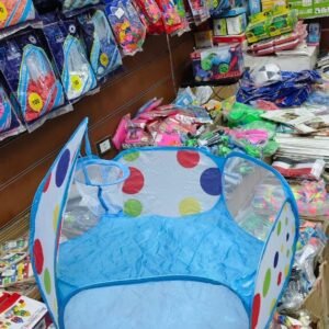 بيت الكور للأطفال خيمة لعب كبيرة، قابلة للطي، مع شبكة للتهوية ومناسبة للعب الآمن.