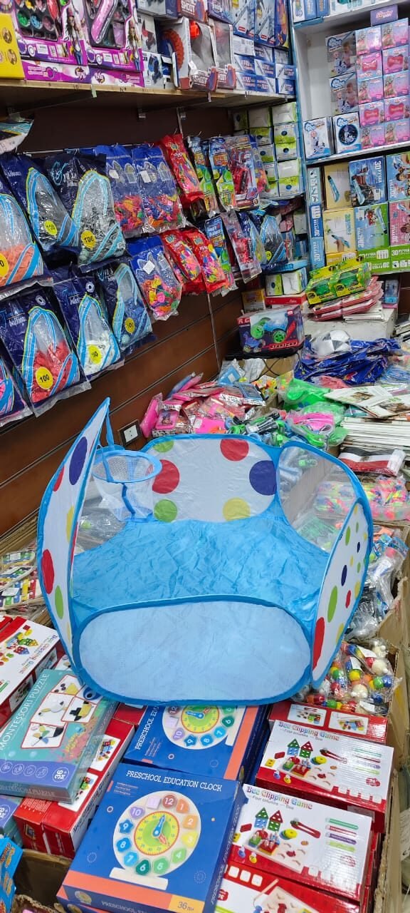 بيت الكور للأطفال خيمة لعب كبيرة، قابلة للطي، مع شبكة للتهوية ومناسبة للعب الآمن.