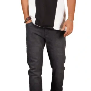 عرض قطعتين بنطلون جينز (أسود وأزرق) بخامة طرية ومريحة وتصميم كاجوال.