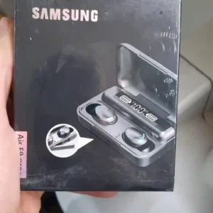 سماعات Samsung F9 Pro Plus اللاسلكية، علبة شحن 2000mAh تعمل كباور بانك، وشاشة رقمية.