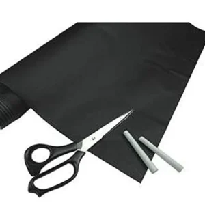 السبورة السحرية اللاصقة مقاس 2 متر $\times$ 50 سم، بلون أسود قابلة للمسح وتركيب ذاتي.