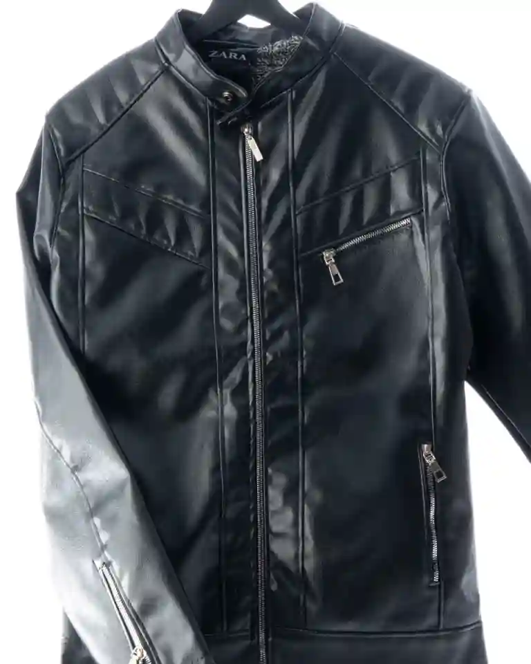 جاكيت-مبطن-فرو-أسود إطلالة فخمة مع جاكيت جلد مبطن