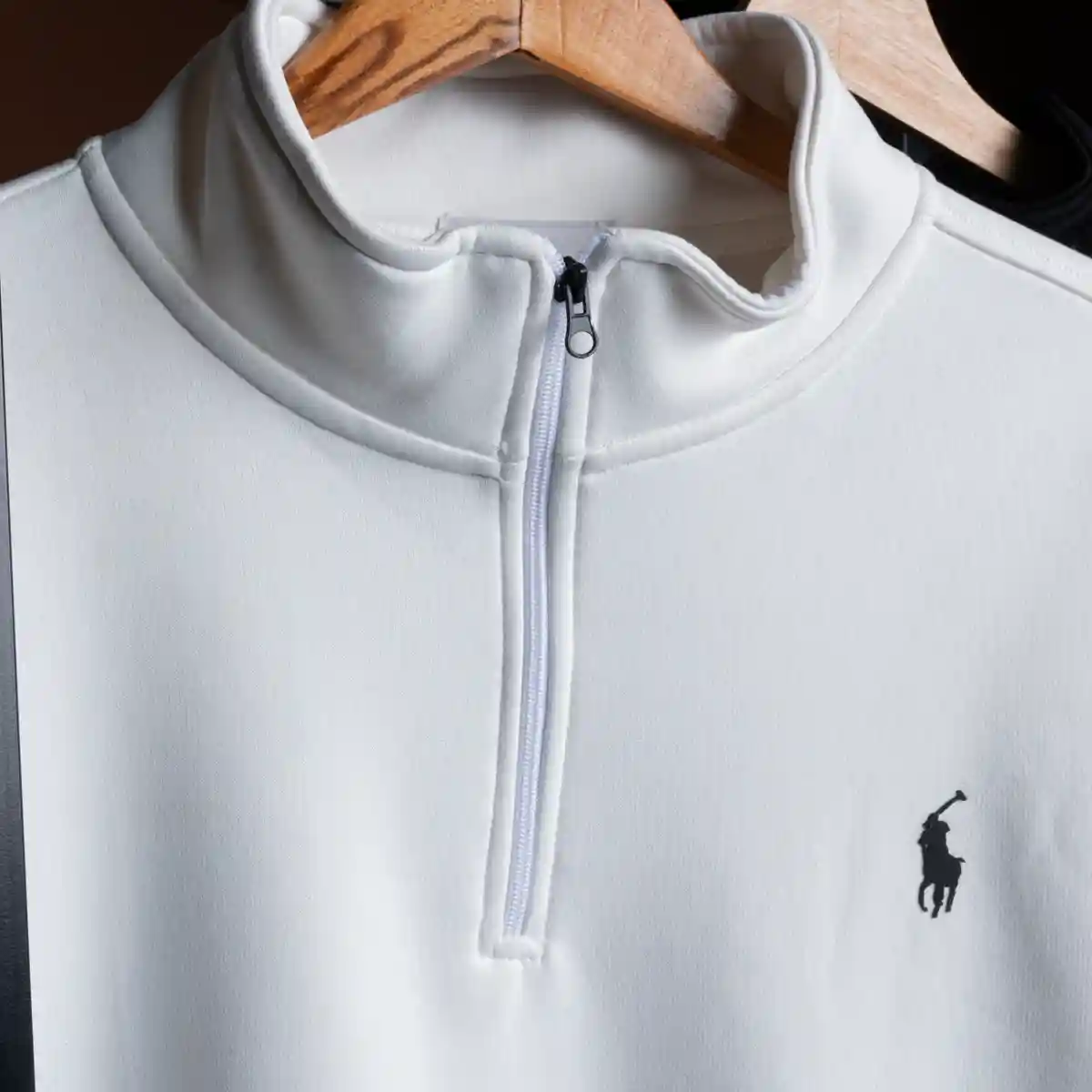 سويت-شيرت-بولو-سوستة تفاصيل السوستة سويت شيرت بولو