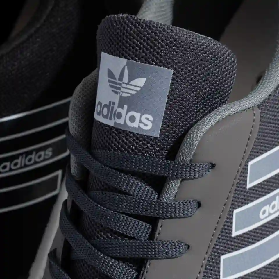 تفاصيل-لسان-الكوتشي تقفيل ممتاز للسان الحذاء