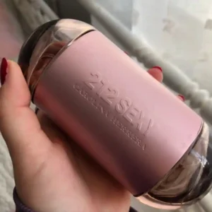 212 sexy perfume hand