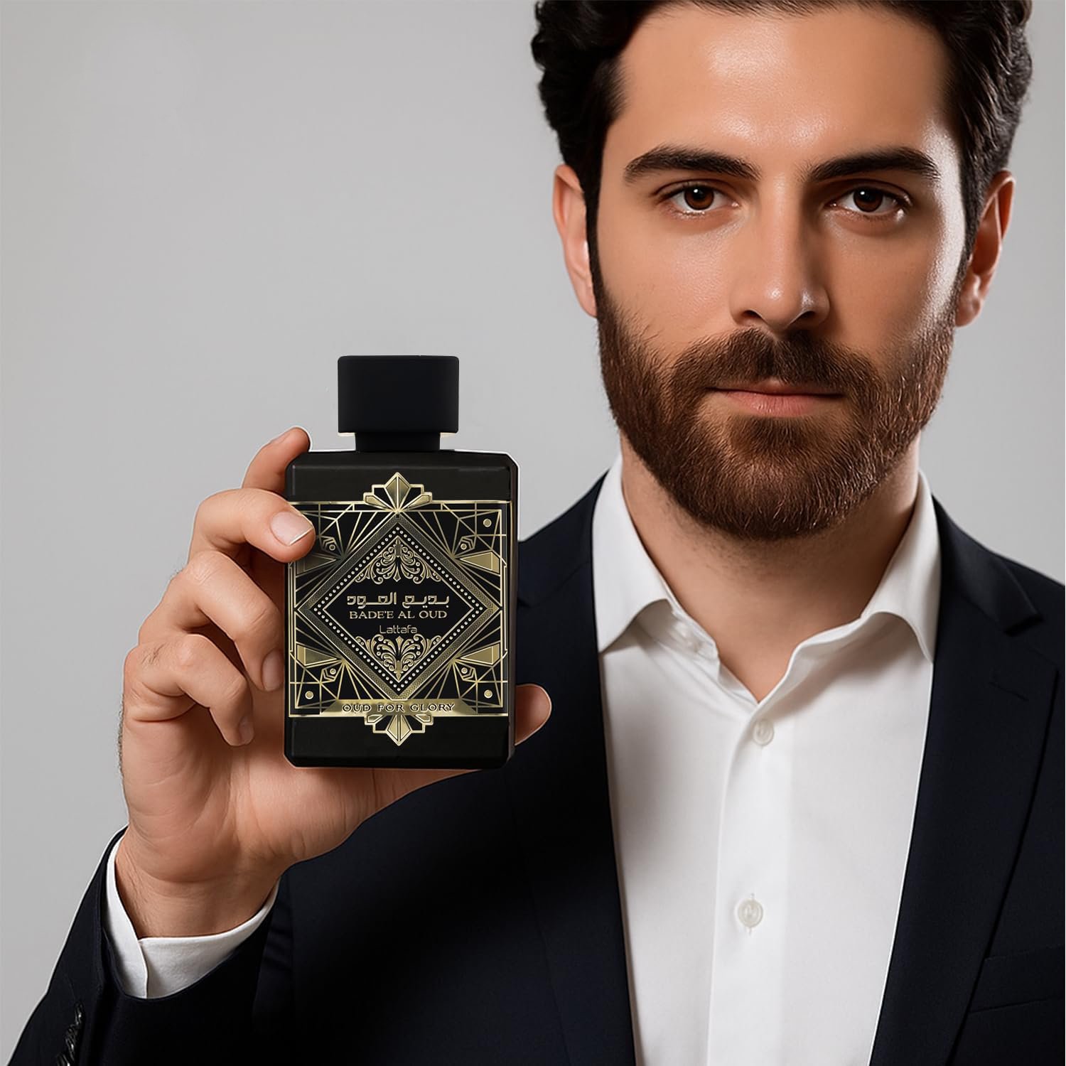 فخامة تصميم زجاجة العطر الأسود والدهبي