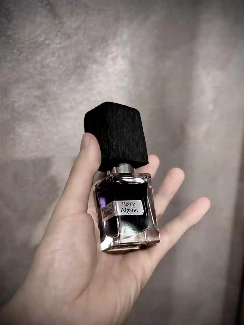 black afgano nasomatto perfume hand