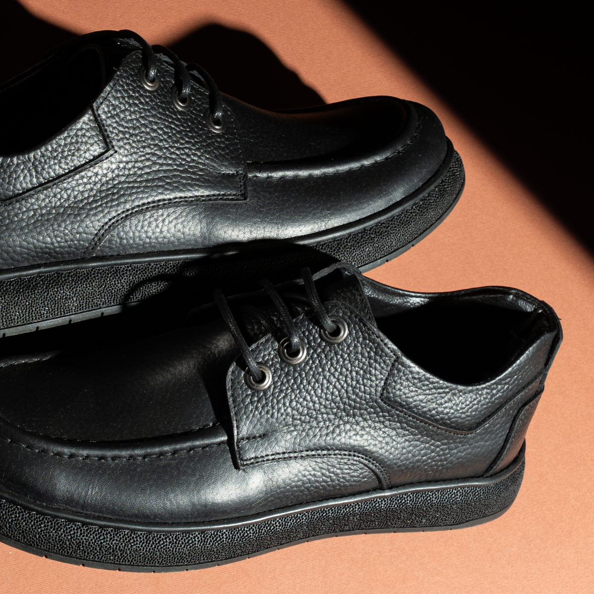 classic leather shoes j4 black zoom