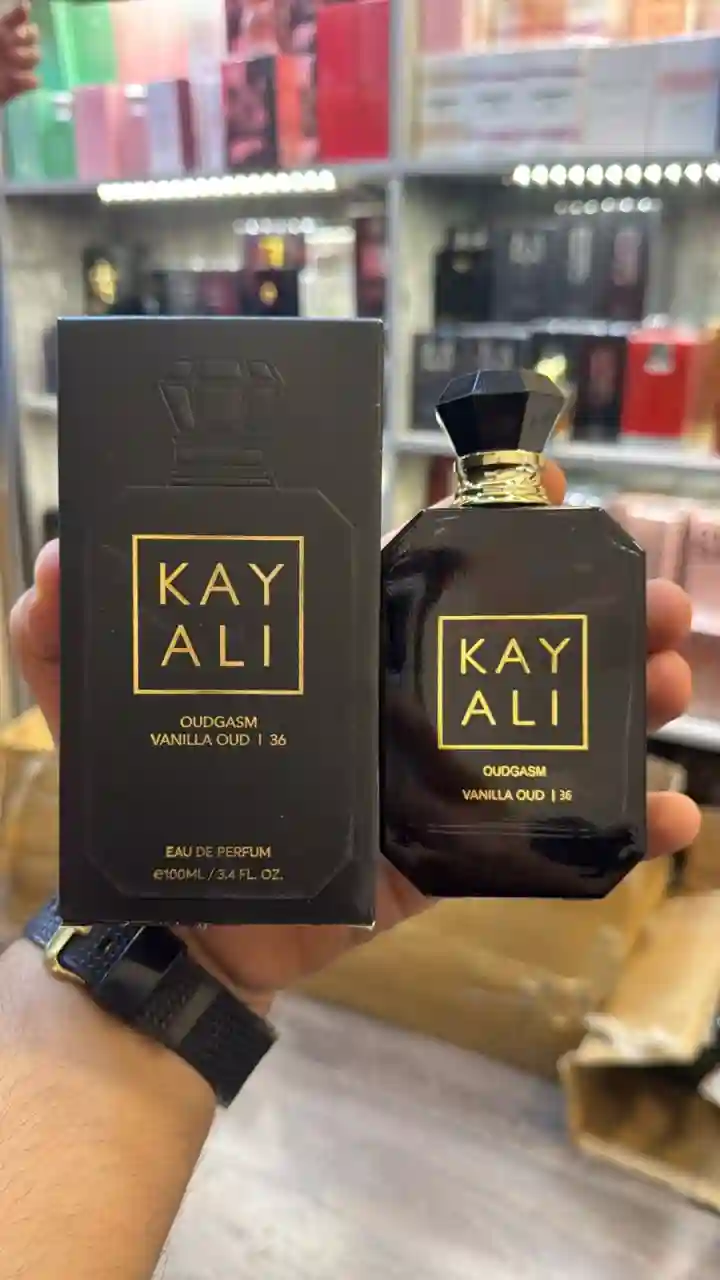 زجاجة عطر خيالي فانيلا عود للجنسين