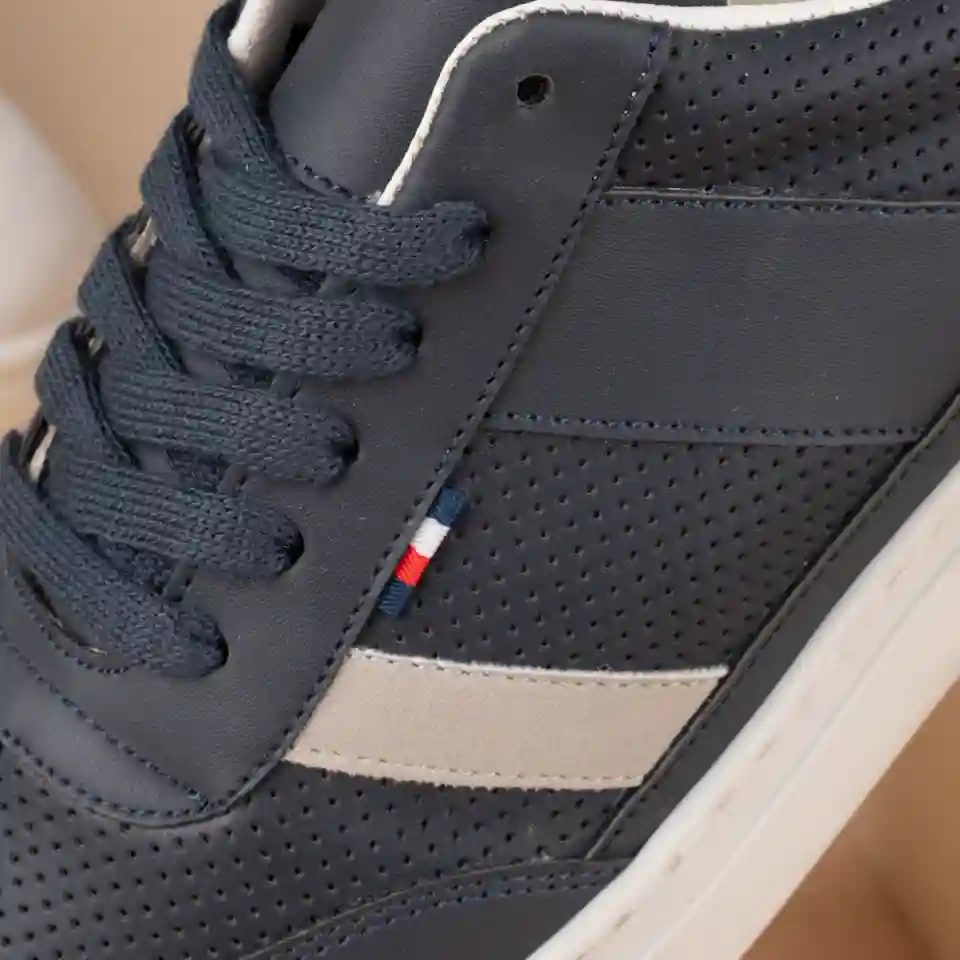 أربطة مرنة وتقفيل ممتاز للحذاء الكحلي