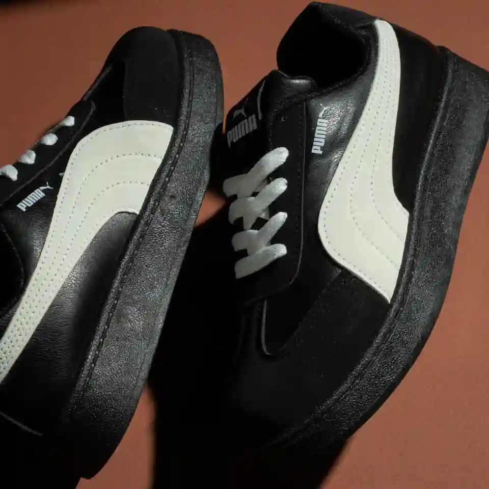 حذاء أسود بتصميم شبابي