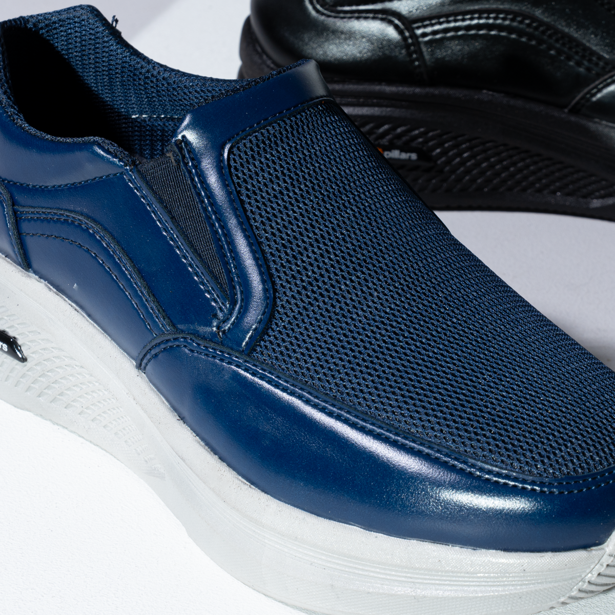 تفاصيل النسيج الشبكي في حذاء سكيتشر ايفا S200 طبي