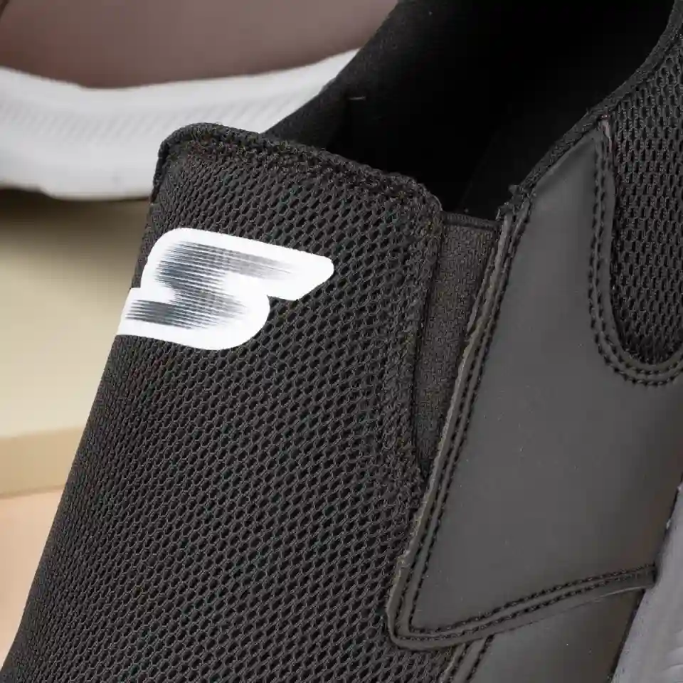 شعار حذاء سكيتشر طبي مريح الأسود