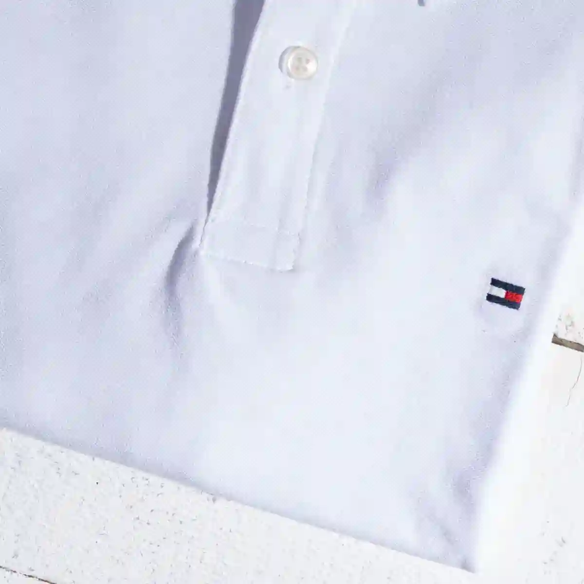 تفاصيل تطريز لوجو تومي الفاخر