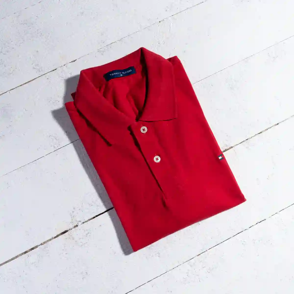 تيشيرت تومي لون أحمر