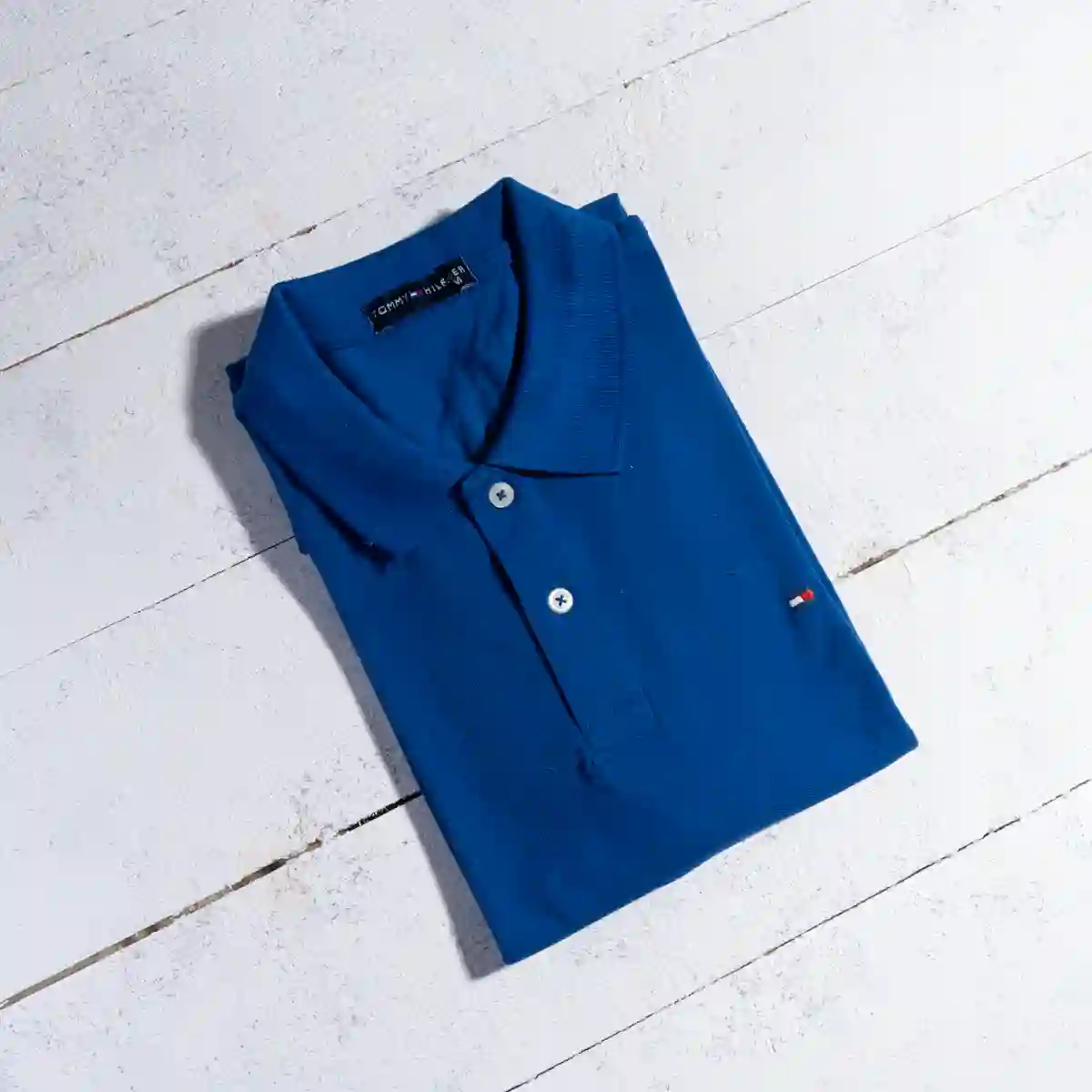 تيشيرت تومي لون أزرق