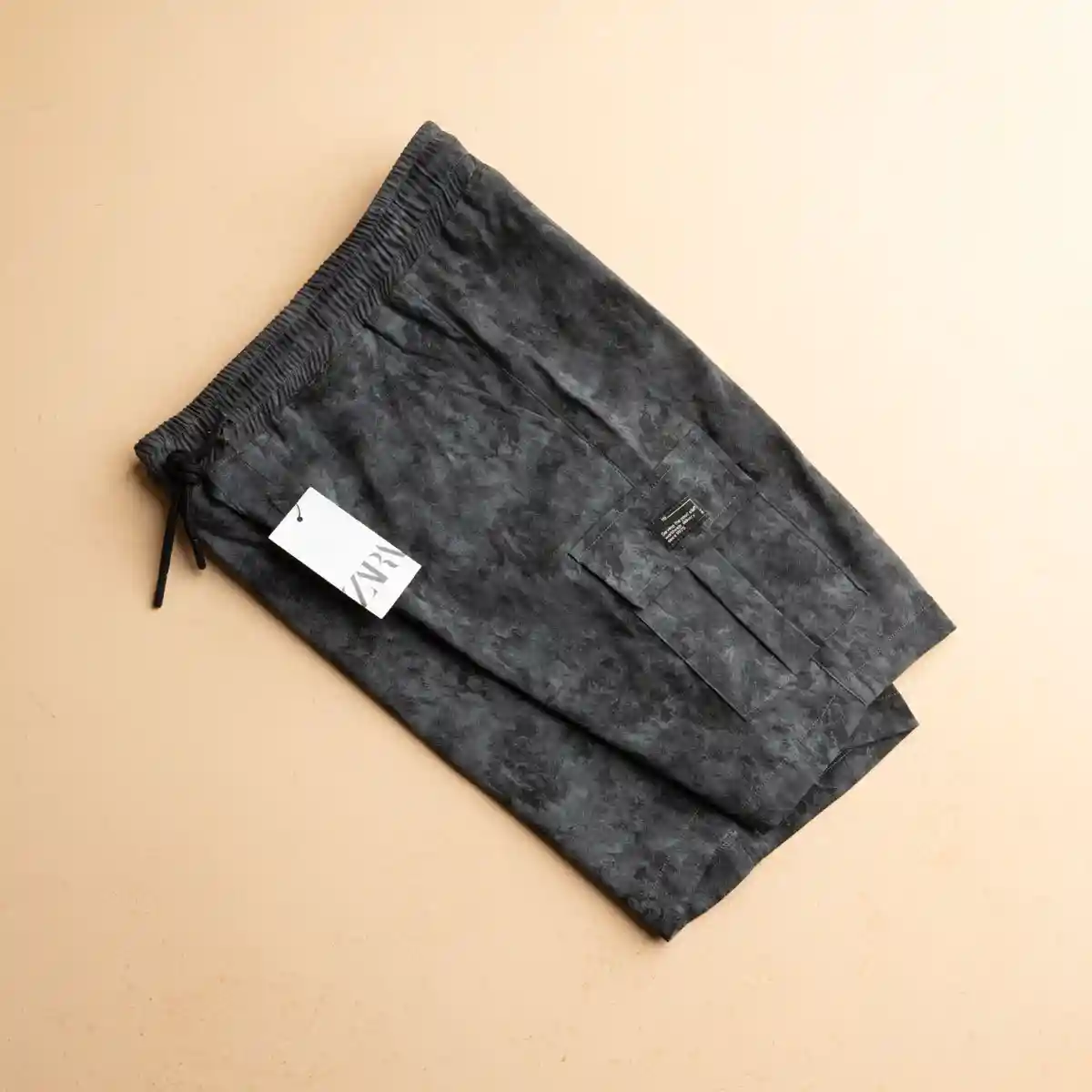 dark grey cargo shorts zara