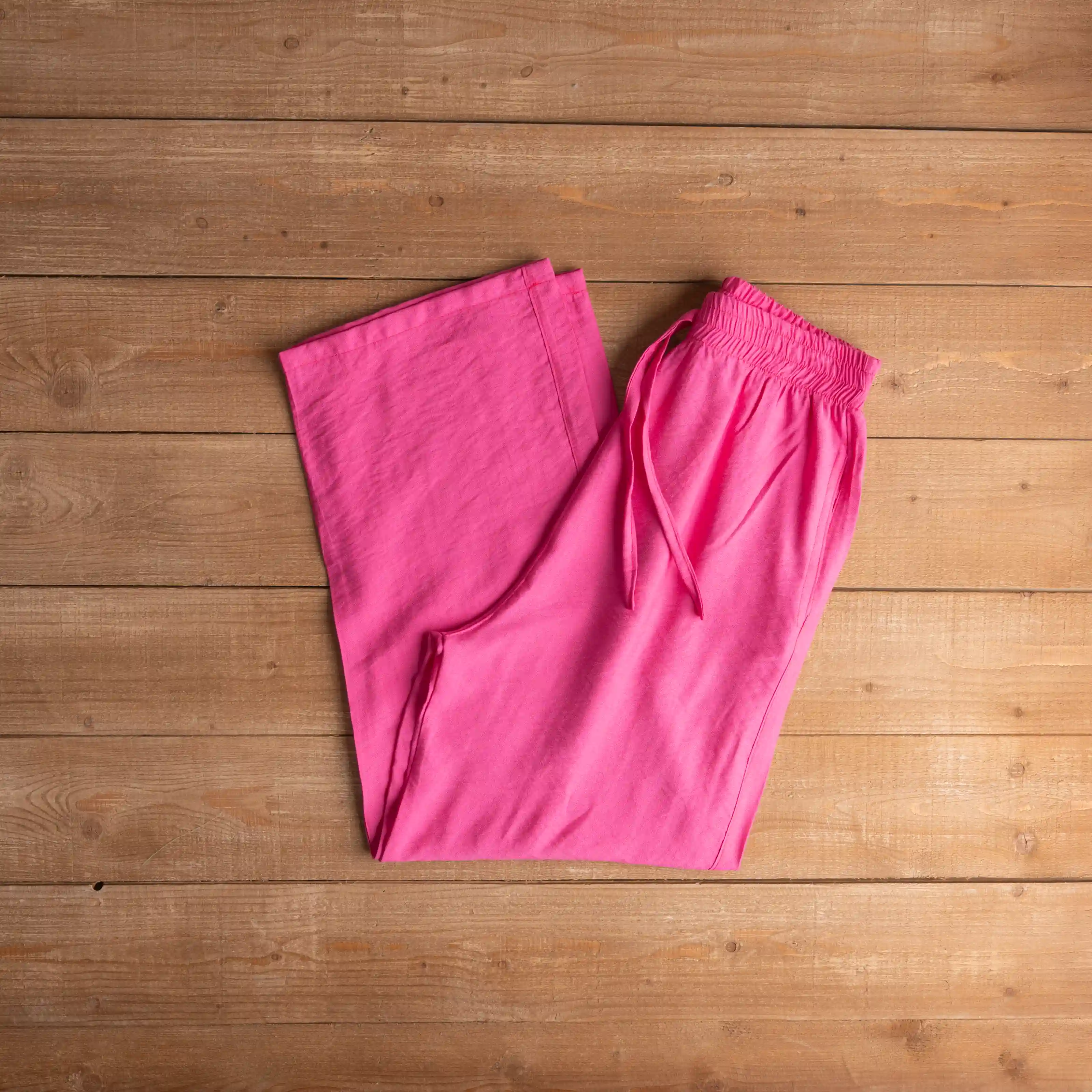 ألوان عصرية من البنطلون الكتان