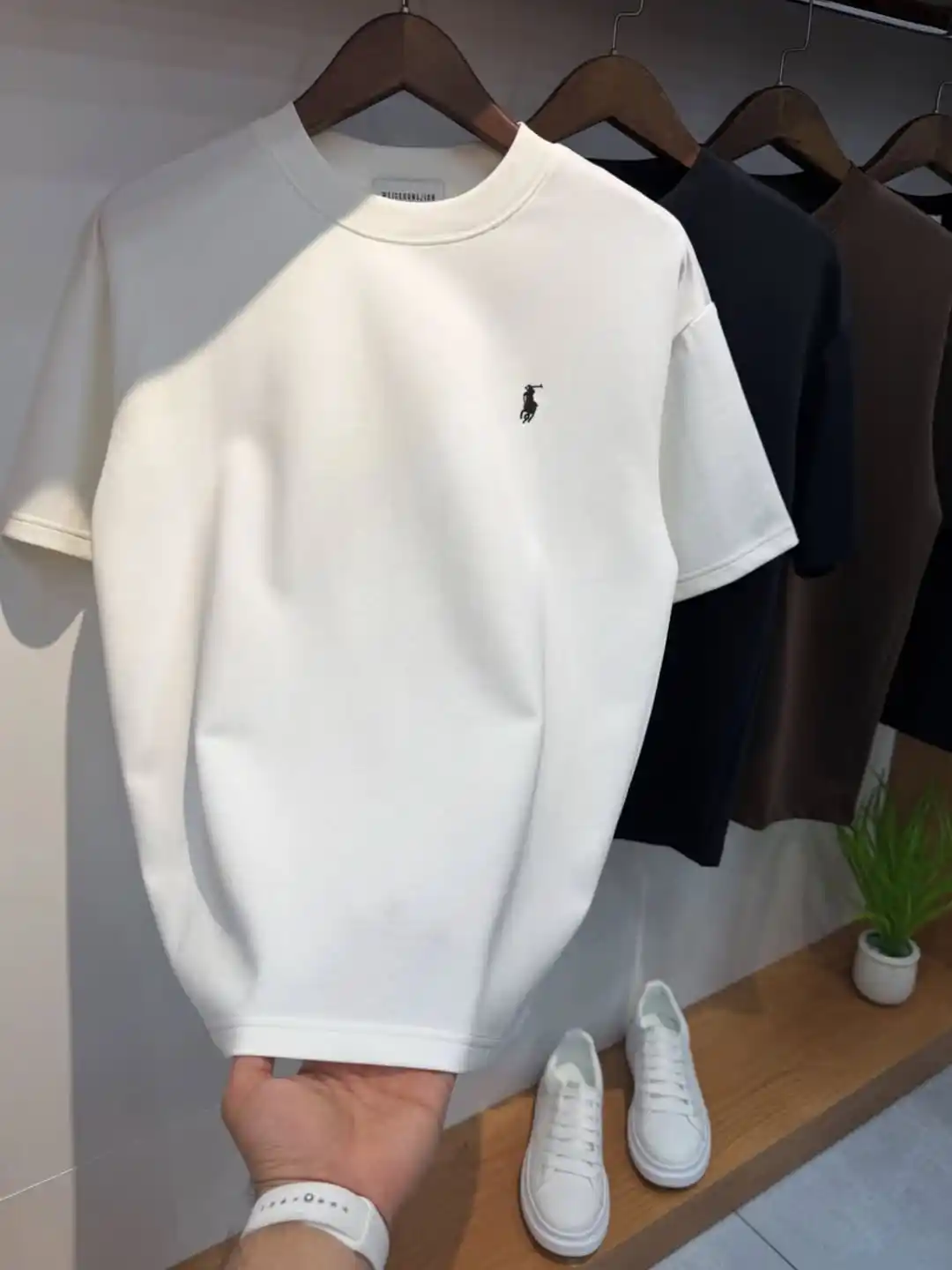 تيشيرت رجالي أوفر سايز Polo Simple أبيض تيشيرت رجالي أوفر سايز Polo Simple أبيض بخامة إنترلوك قطن 100%