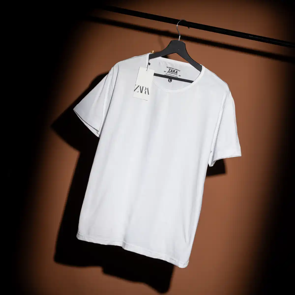 تيشيرت ZARA أبيض تيشيرت ZARA بيزك نص كم UNISEX NP3 باللون الأبيض